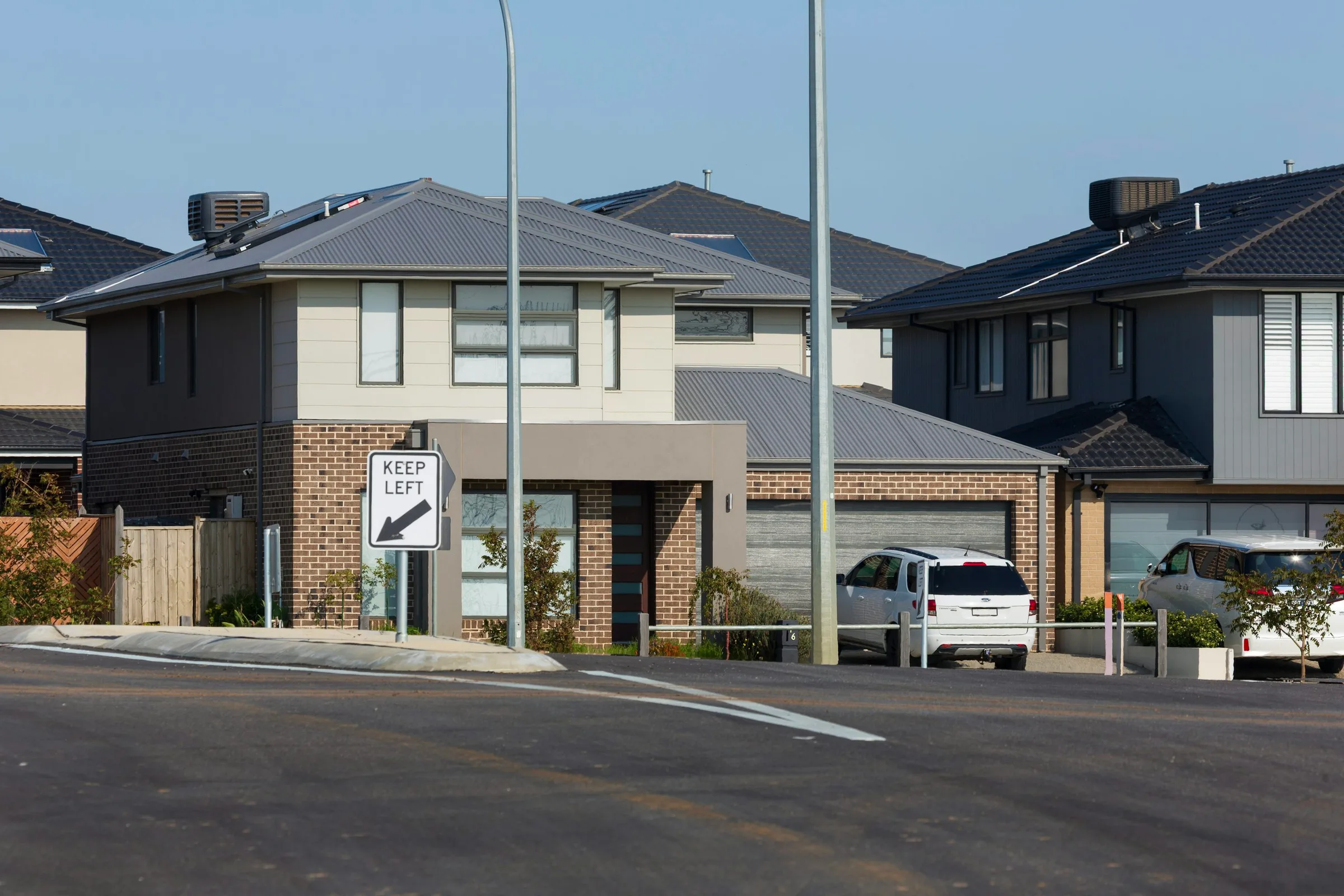 New Australian homes combining cladding, smooth wall finishes and brick